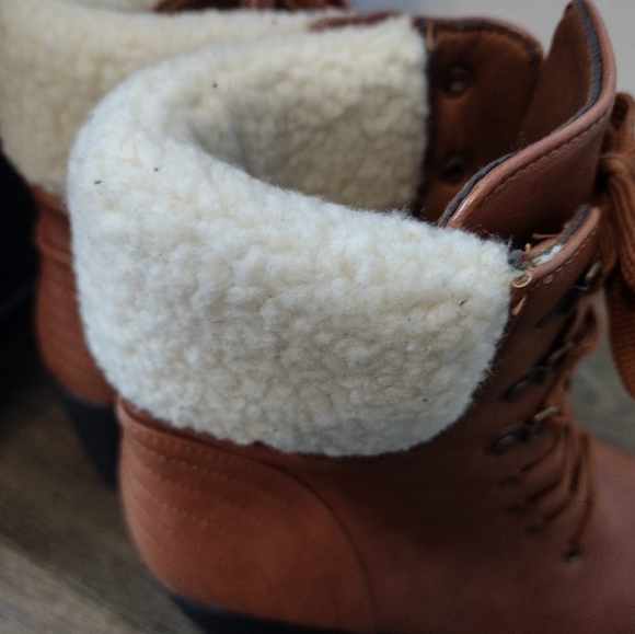 NWOT Yoki tan lace up boots Size 8 - Picture 4 of 8